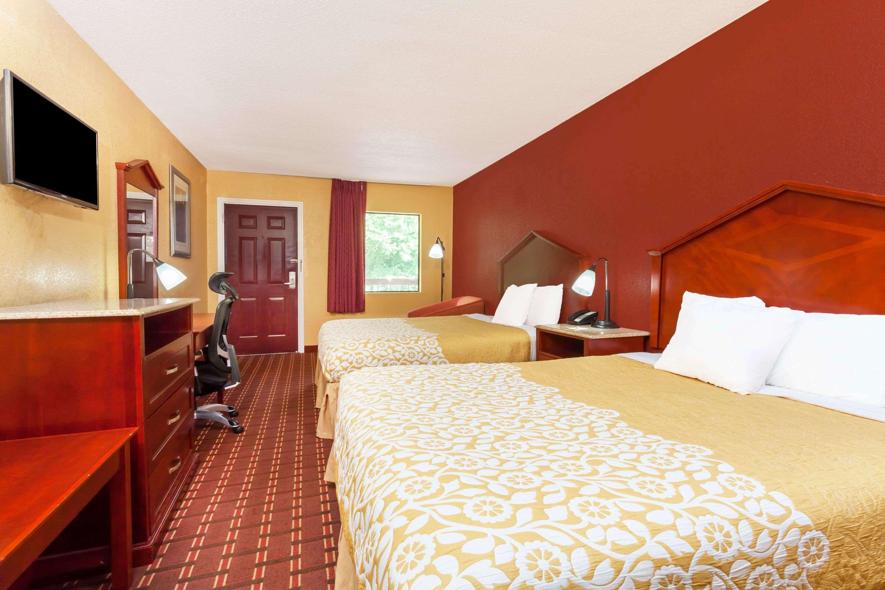 Days Inn By Wyndham Columbia Exterior photo